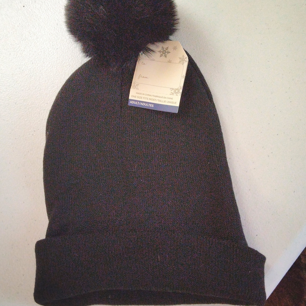 Elegant Black Knit Pom-Pom Beanie